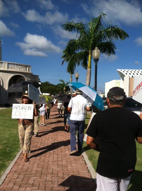 Picketing Catholics resume protest