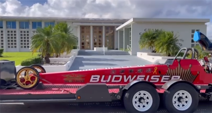 Racing community displays car to 'Save the Raceway'