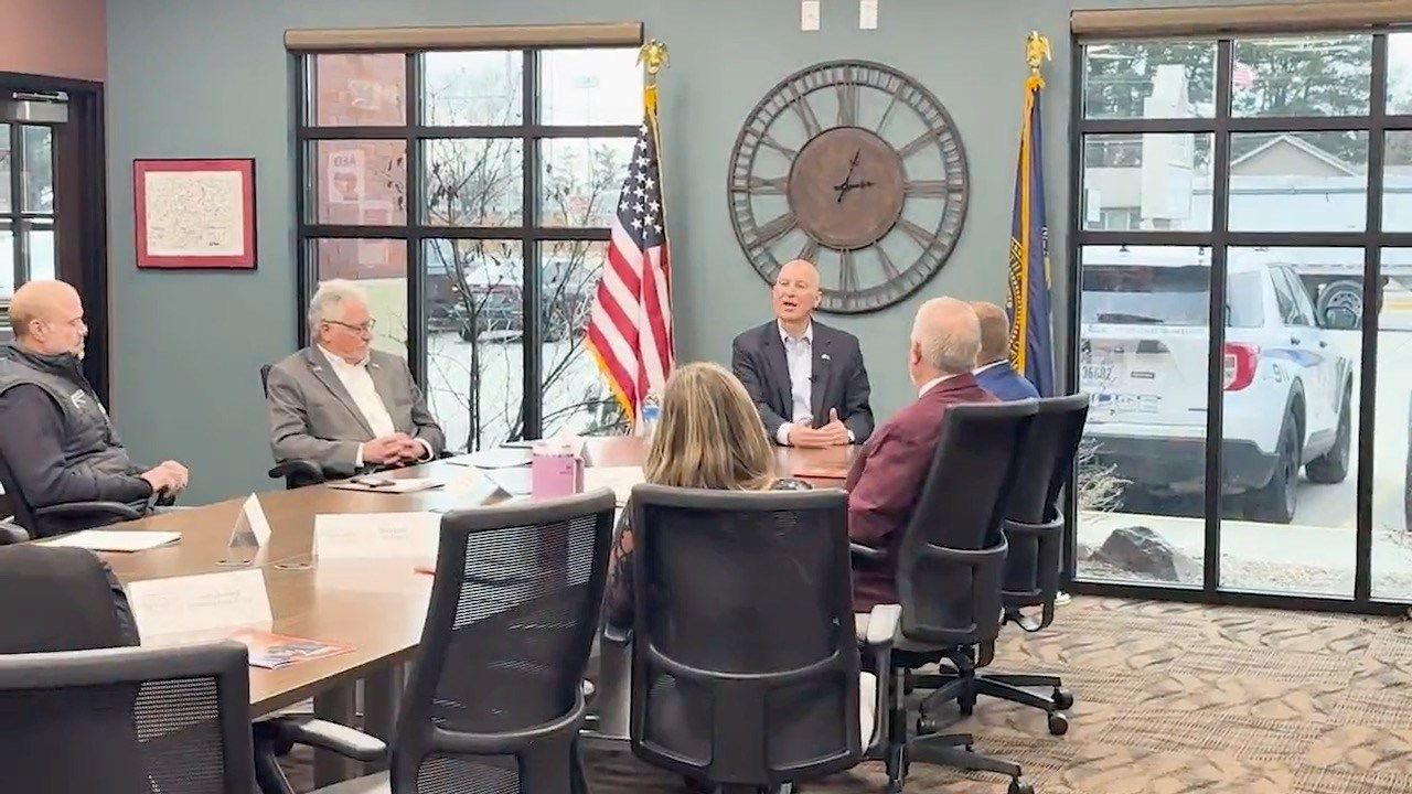 Ricketts touts tax cuts during Nebraska roundtable tour