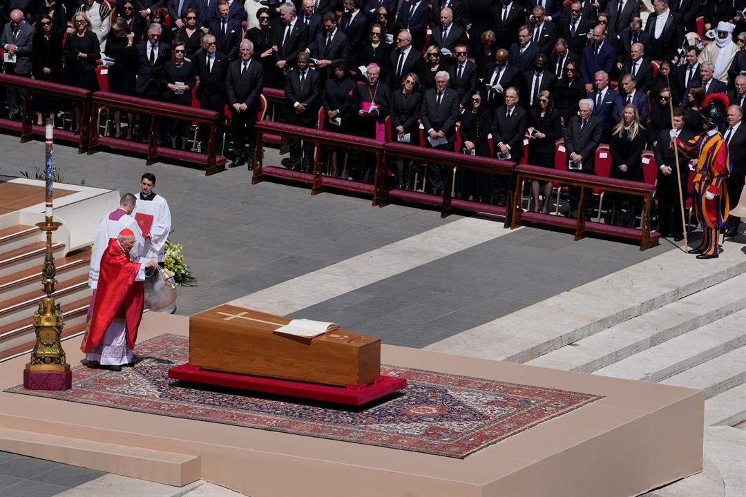 Mighty and meek say farewell to Pope Francis during Vatican funeral and last popemobile ride